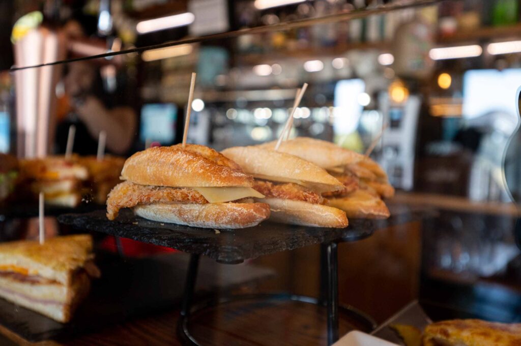 Pintxos y en La Arena junto a la playa